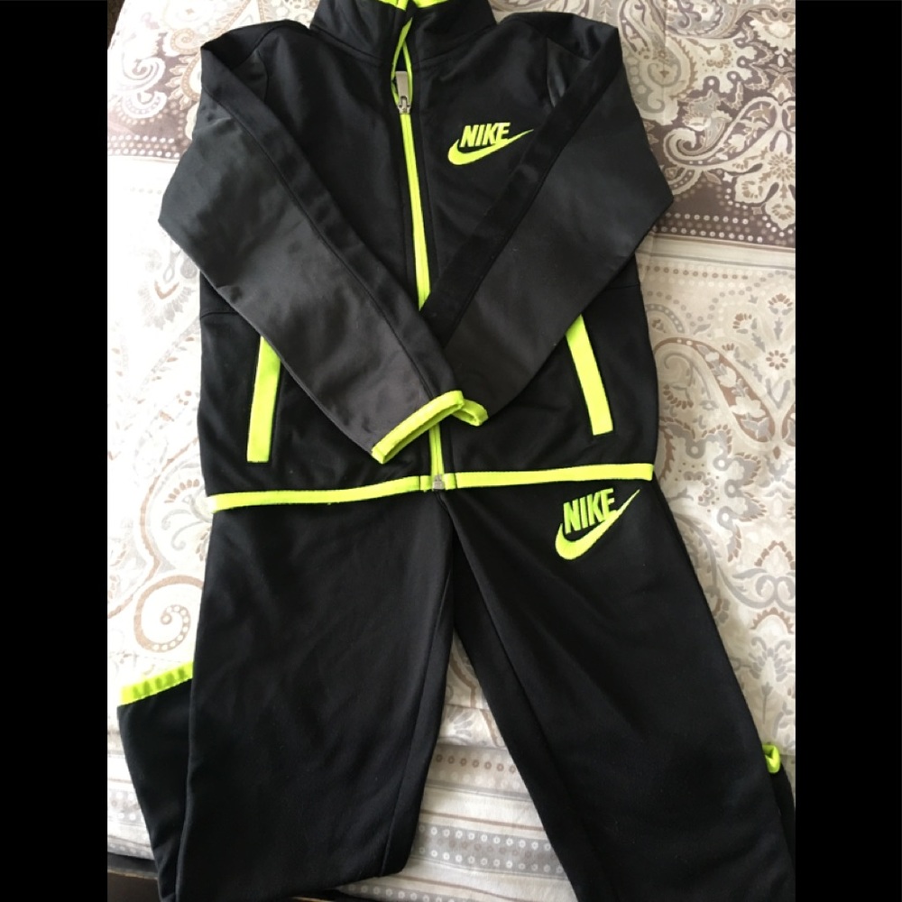 Nike two piece toddler set